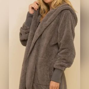 One size Gray plush hooded sherpa teddy coat w/pockets
